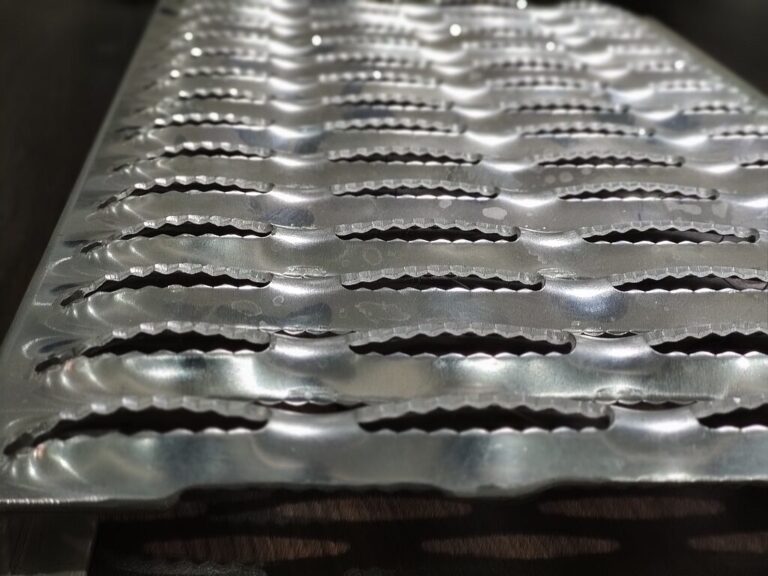 diamond-grating-manufacturer-uae-2-e1606376470843